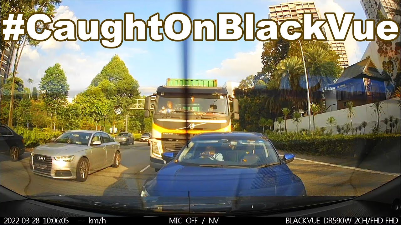 Chain-Collision-With-4-Cars-CaughtOnBlackVue