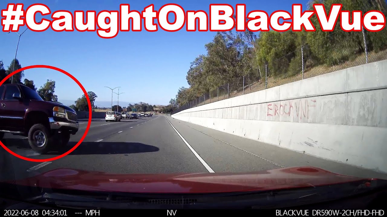 Crazy-Swerve-Causes-A-Dangerous-Near-Miss-On-Highway-CaughtOnBlackVue