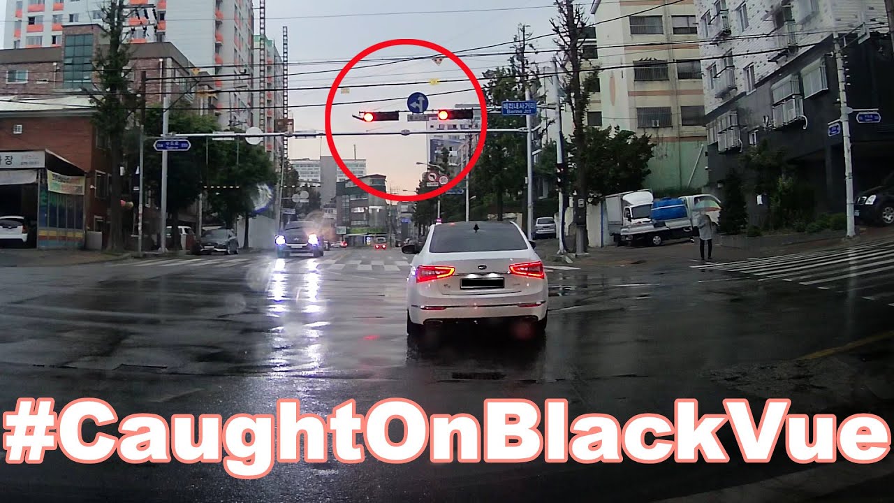 Driver-Pressured-Into-Running-Red-Light-CaughtOnBlackVue