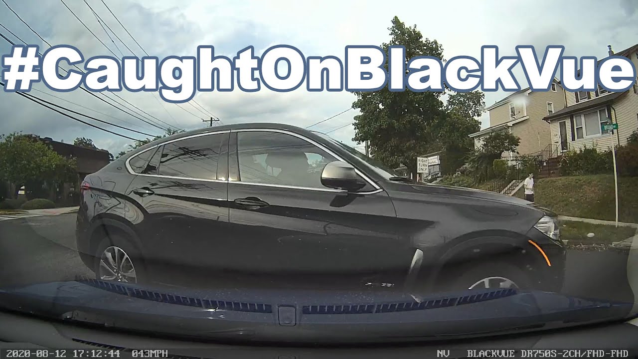 Intersection-T-Bone-Crash-CaughtOnBlackVue-1