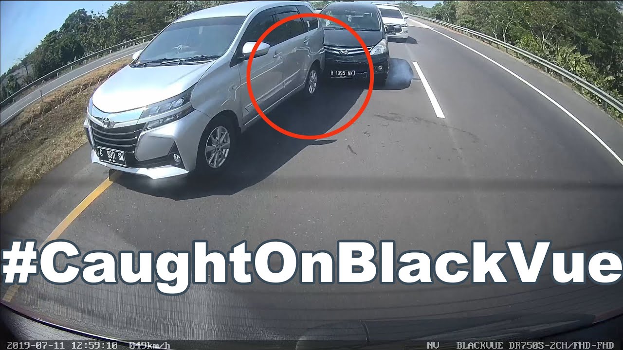 Maintenance-Sign-Causes-A-VERY-Close-Call-On-a-Highway-CaughtOnBlackVue