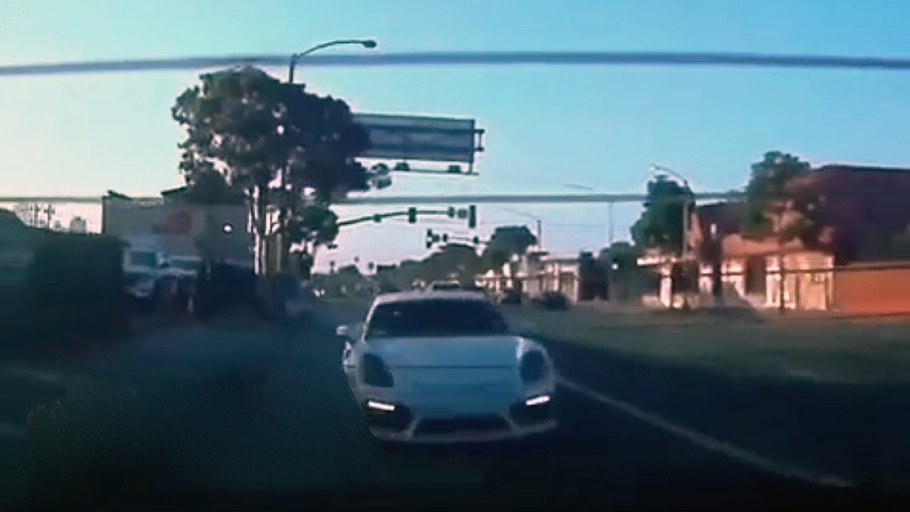 Tesla-vs-Porsche-from-teszila-video-Blackvue
