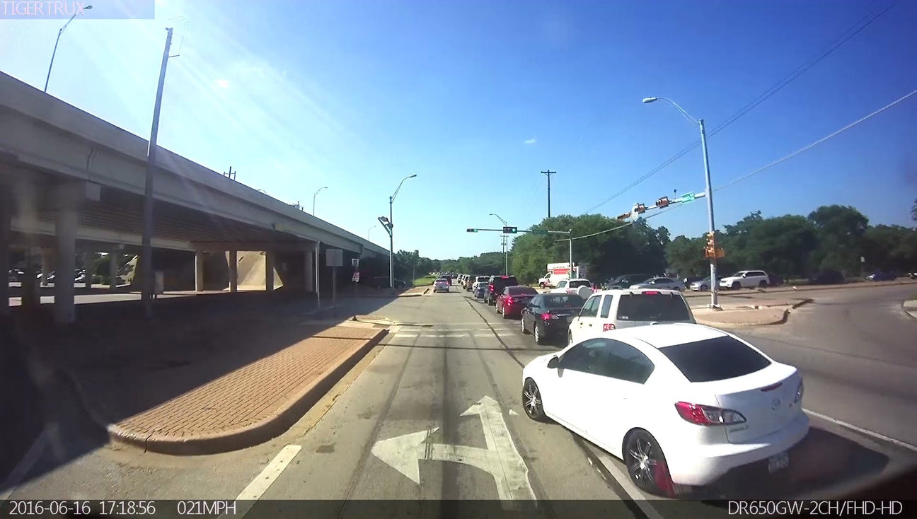 Tow-Truck-Involved-in-4-car-Accident-Caught-on-BlackVue-Dash-Cam