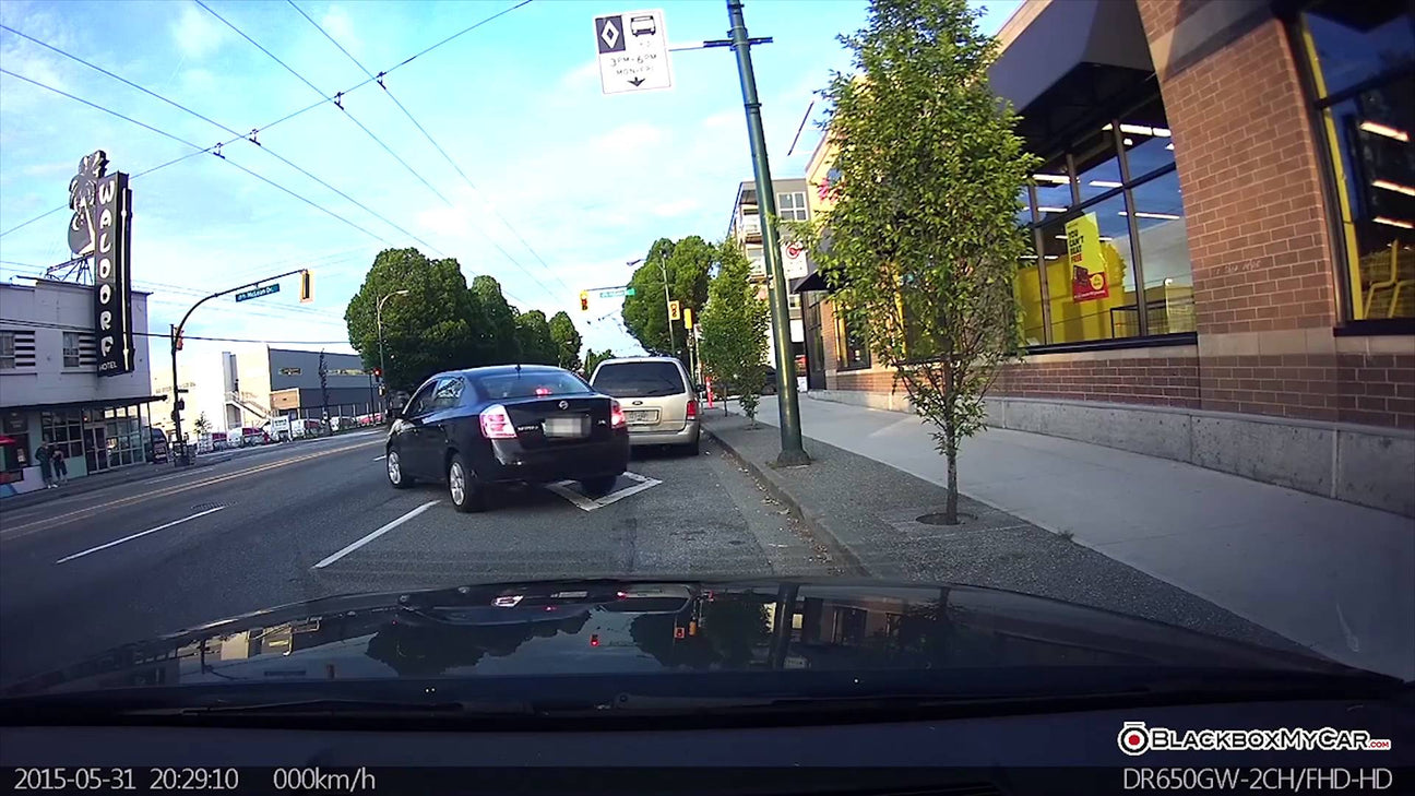 Vancouver-Hit-and-Stay-Caught-on-BlackVue-Dashcam-BlackboxMyCar