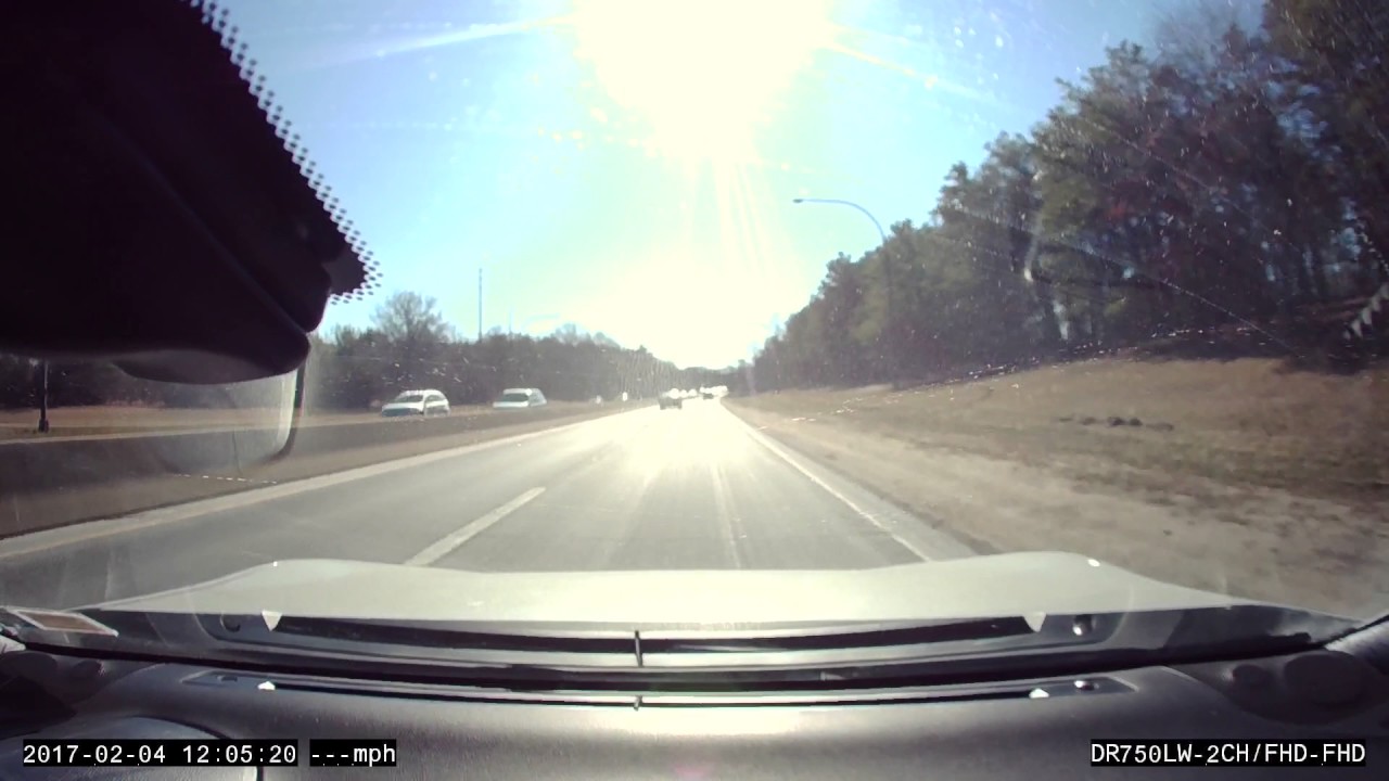 Wilde Fahrerflucht und Verfolgungsjagd mit der Dashcam gefilmt
