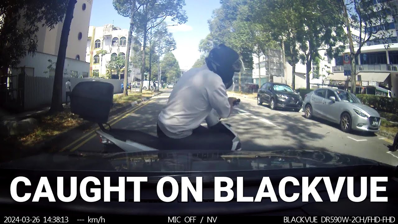 Rücksichtsloser Motorradfahrer verursacht Unfall #CaughtOnBlackVue